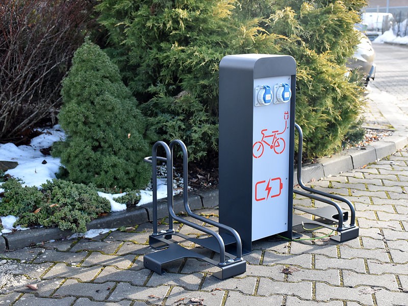 Stojak na rowery elektryczne (2 stanowiska) ze stacją ładowania III